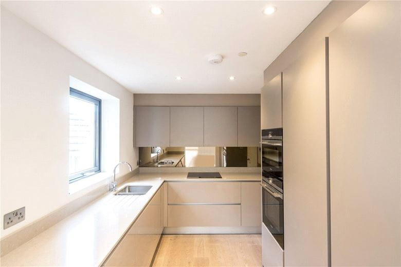 2 bedroom flat, King Street, London W6 - Available