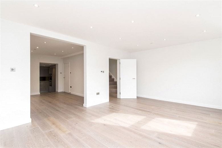 2 bedroom flat, King Street, London W6 - Available