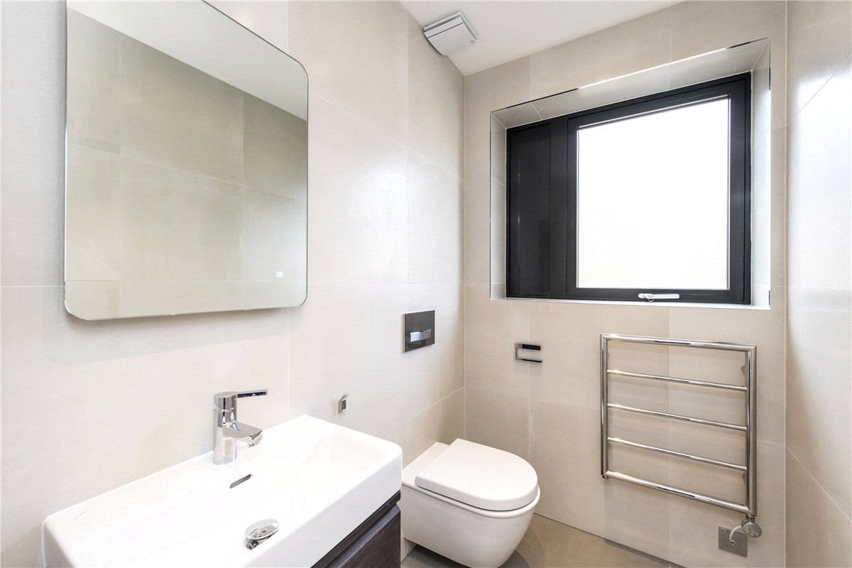 2 bedroom flat, King Street, London W6 - Available