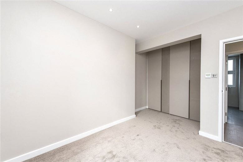 2 bedroom flat, King Street, London W6 - Available