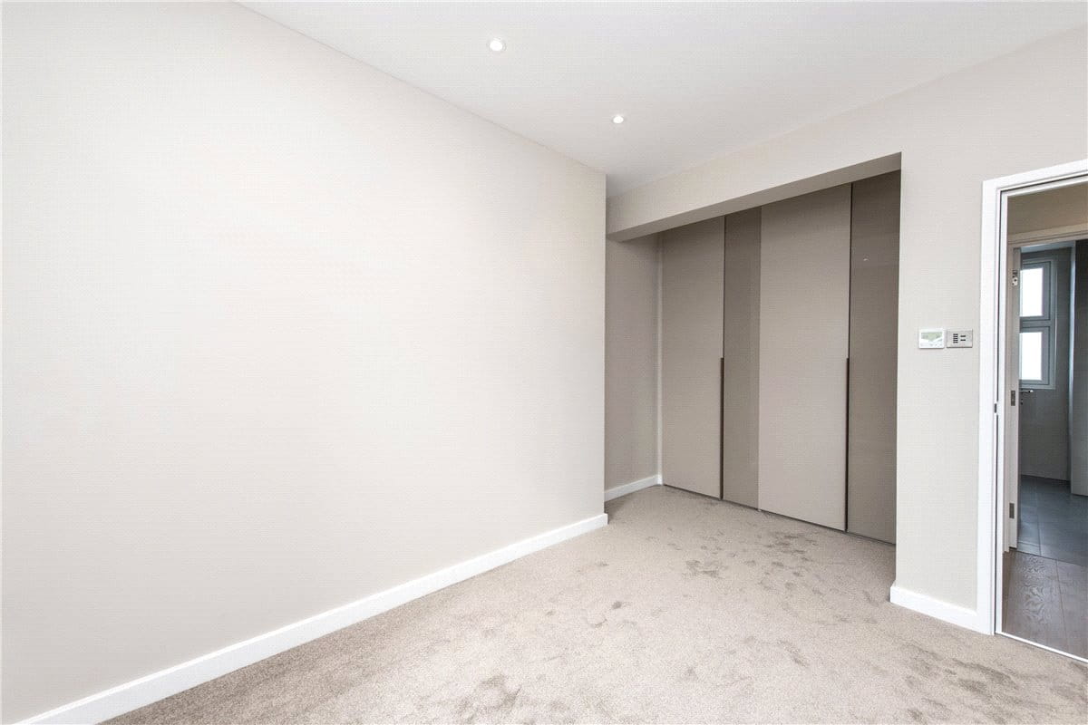 2 bedroom flat, King Street, London W6 - Available