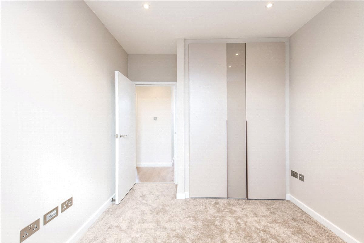 2 bedroom flat, King Street, London W6 - Available