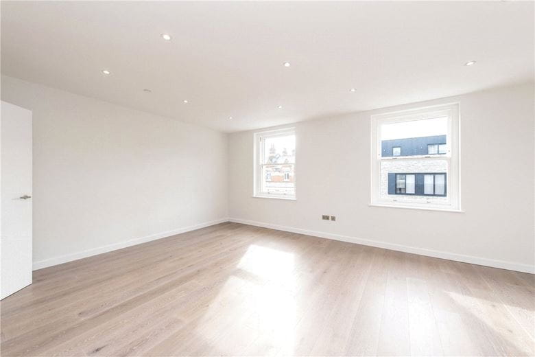 2 bedroom flat, King Street, London W6 - Available