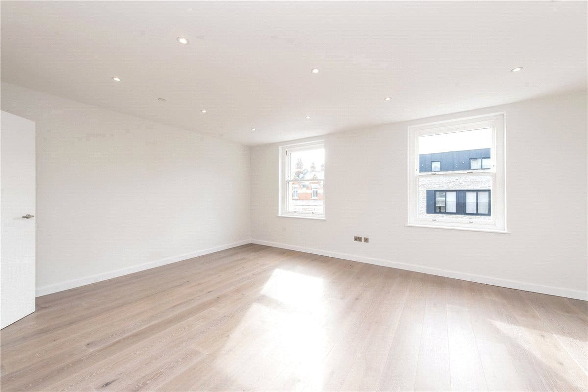 2 bedroom flat, King Street, London W6 - Available