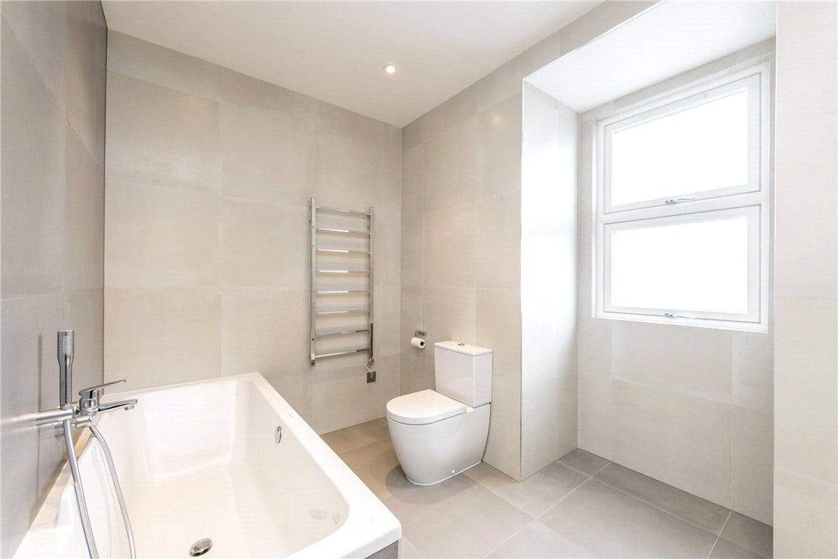 2 bedroom flat, King Street, London W6 - Available