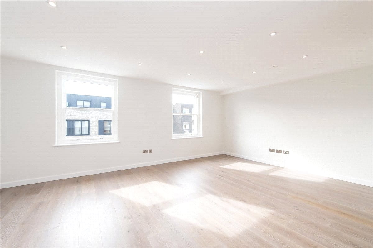 2 bedroom flat, King Street, London W6 - Available