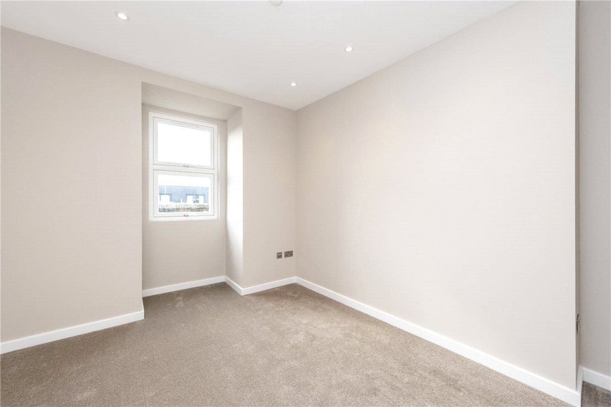2 bedroom flat, King Street, London W6 - Available