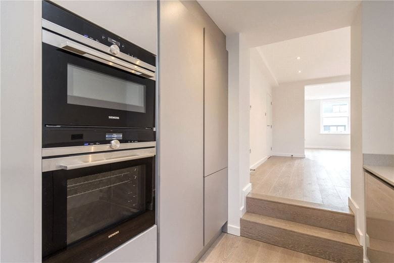 2 bedroom flat, King Street, London W6 - Available