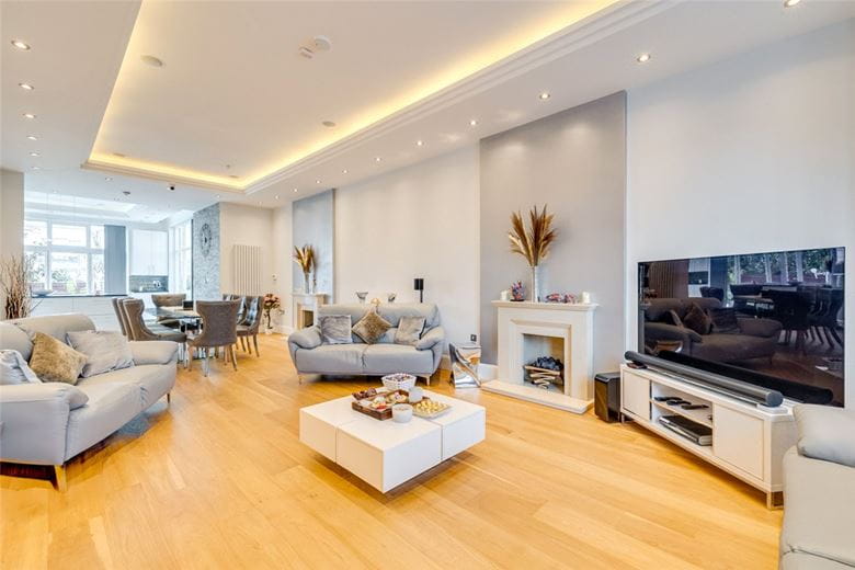 5 bedroom house, Fulham Palace Road, Fulham SW6 - Available