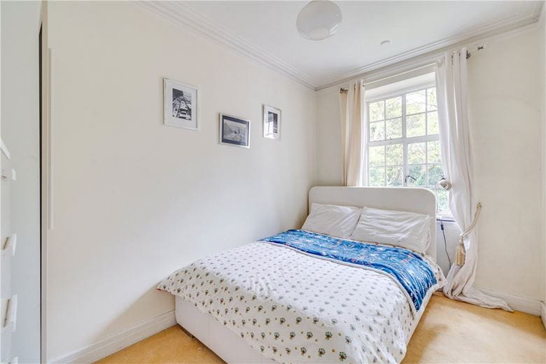 4 bedroom flat, Wildcroft Road, London SW15 - Available