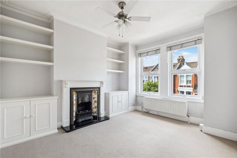 3 bedroom maisonette, Astonville Street, London SW18 - Available