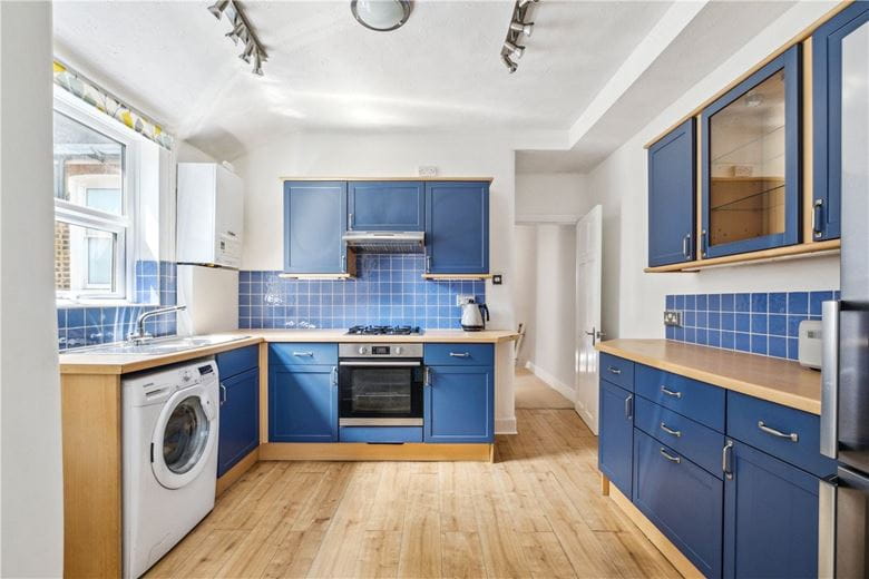 3 bedroom maisonette, Astonville Street, London SW18 - Available