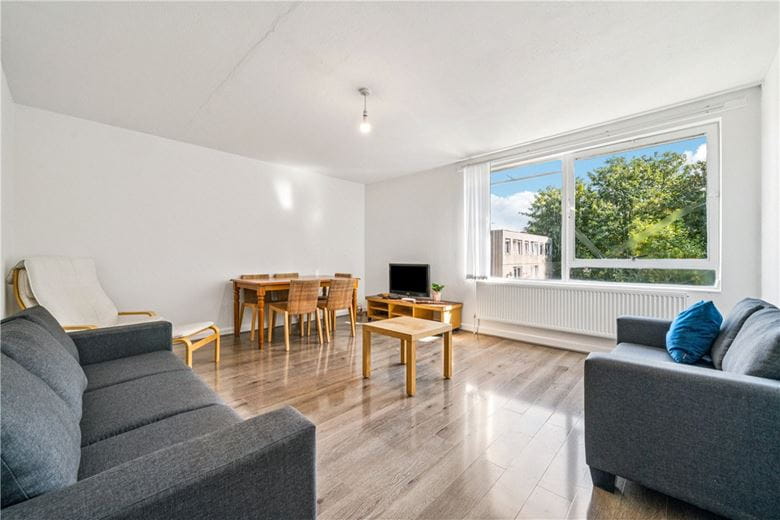 3 bedroom flat, Carlton Drive, London SW15 - Available
