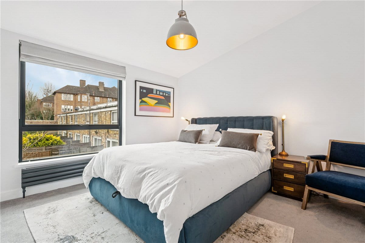 2 bedroom house, North Lodge Close, London SW15 - Available