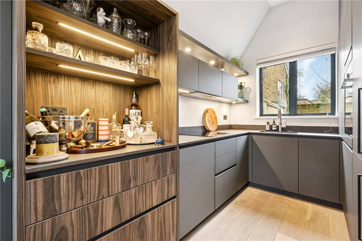 2 bedroom house, North Lodge Close, London SW15 - Available