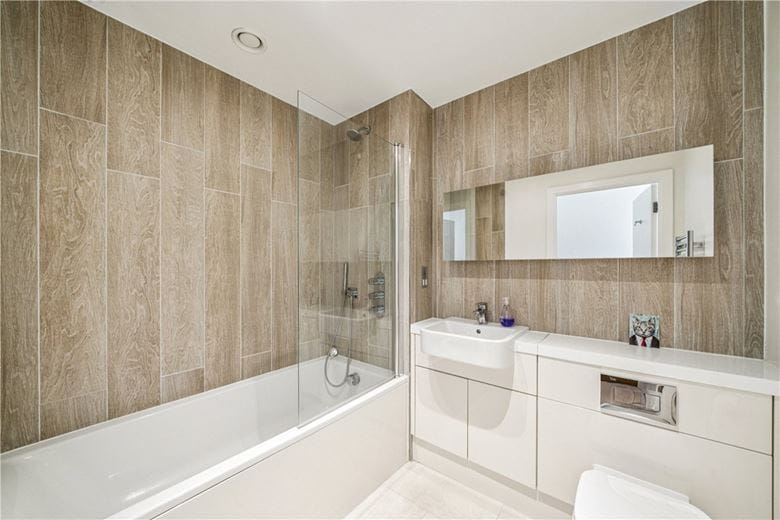 2 bedroom flat, Beatrice Place, London SW19 - Available