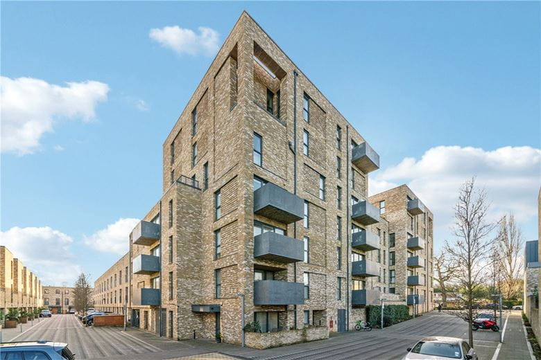 2 bedroom flat, Beatrice Place, London SW19 - Available