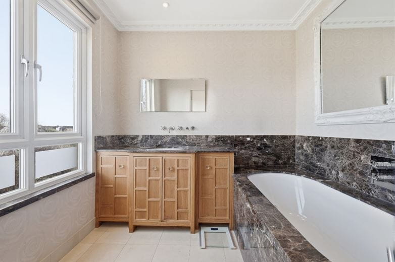 5 bedroom house, Belgrave Road, Barnes SW13 - Available