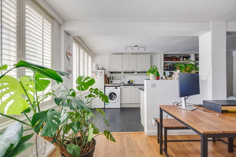 1 bedroom flat, Railway Side, London SW13 - Available