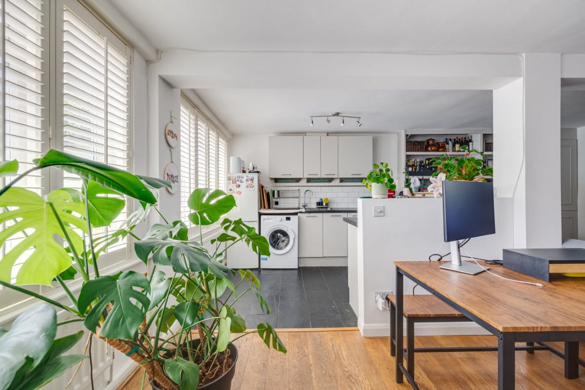 1 bedroom flat, Railway Side, London SW13 - Available