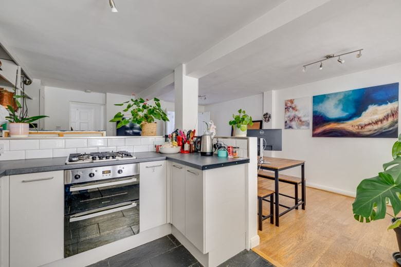 1 bedroom flat, Railway Side, London SW13 - Available