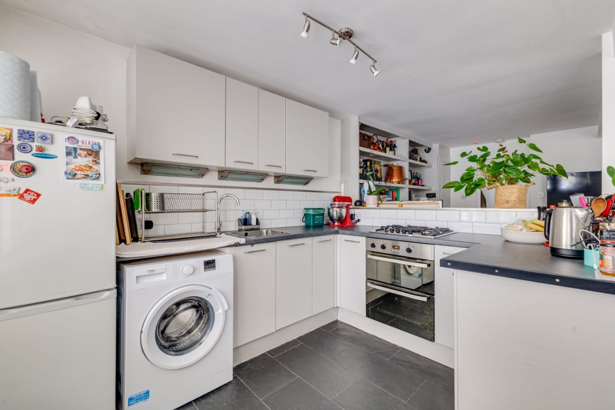 1 bedroom flat, Railway Side, London SW13 - Available