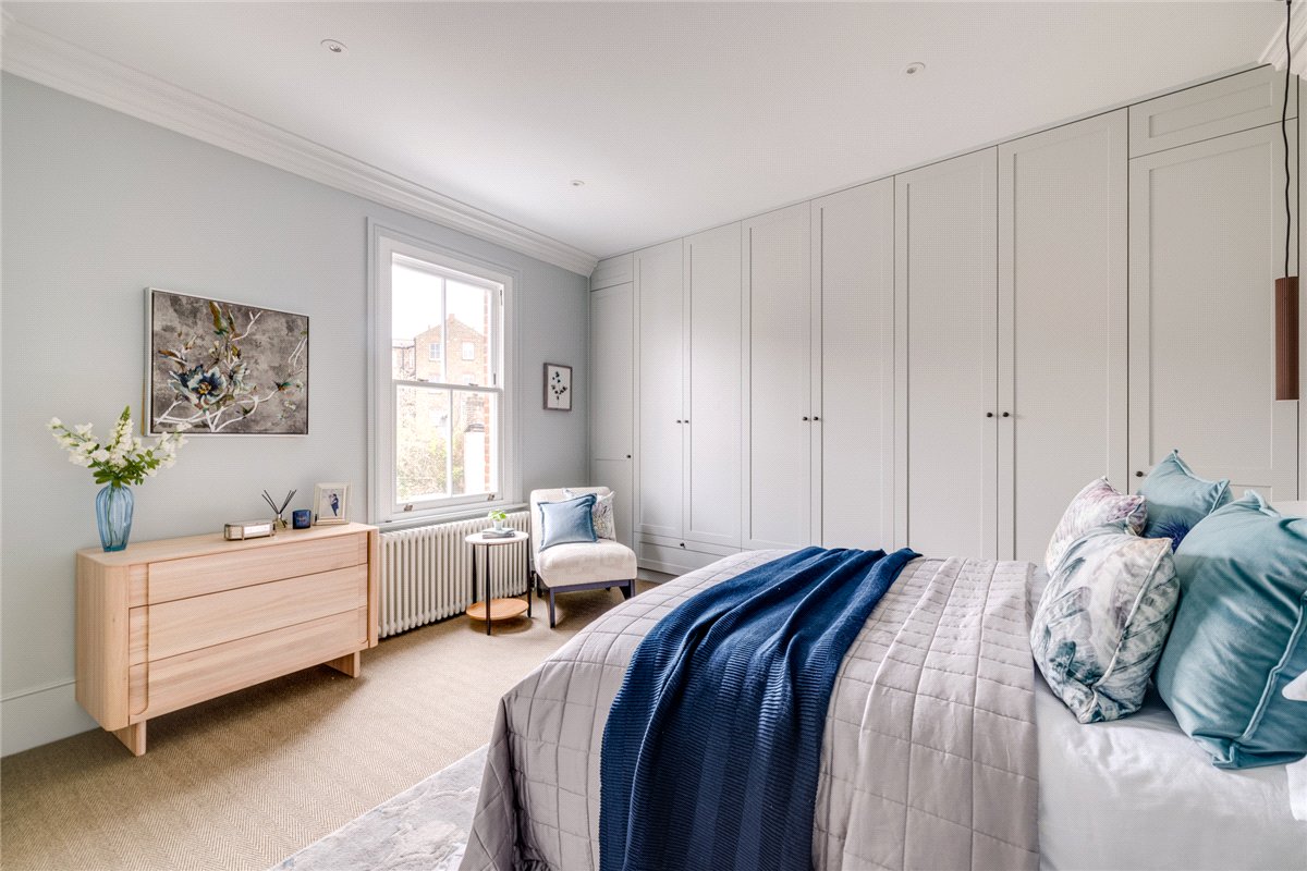 5 bedroom house, Byfeld Gardens, London SW13 - Available