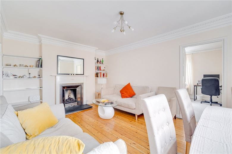 1 bedroom flat, Keswick Road, London SW15 - Available