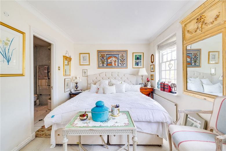 4 bedroom house, Beaufort Close, London SW15 - Available