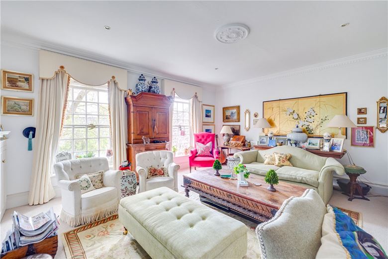 4 bedroom house, Beaufort Close, London SW15 - Available