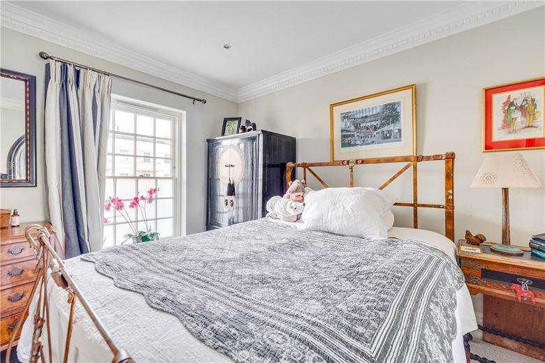 4 bedroom house, Beaufort Close, London SW15 - Available