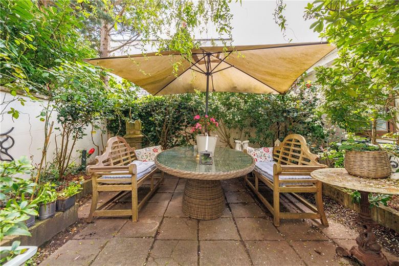 4 bedroom house, Beaufort Close, London SW15 - Available