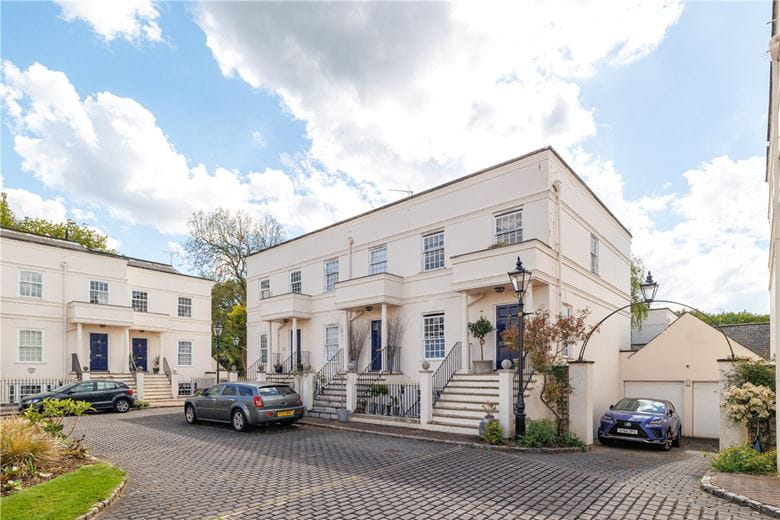 4 bedroom house, Beaufort Close, London SW15 - Available
