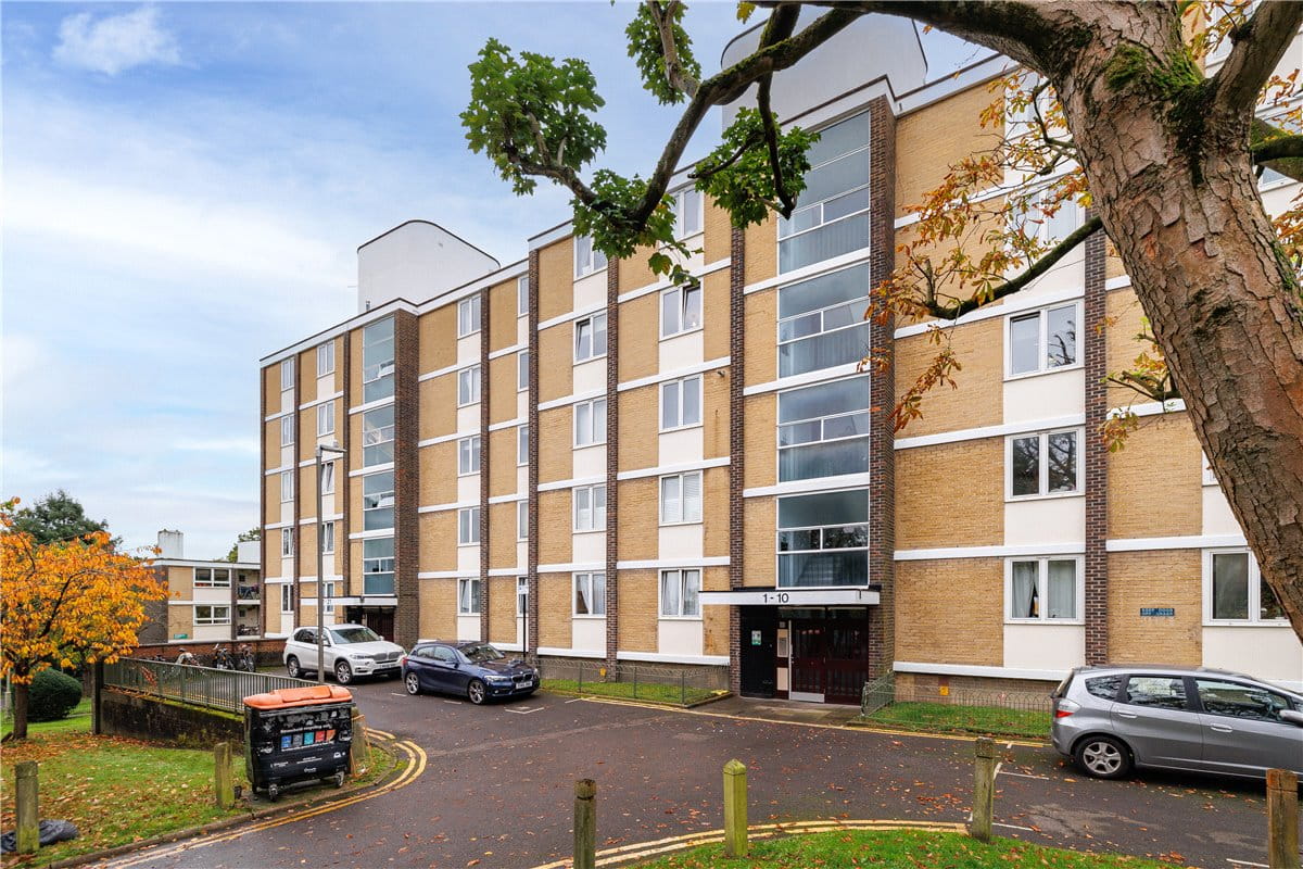 2 bedroom flat, Winterfold Close, London SW19 - Sold