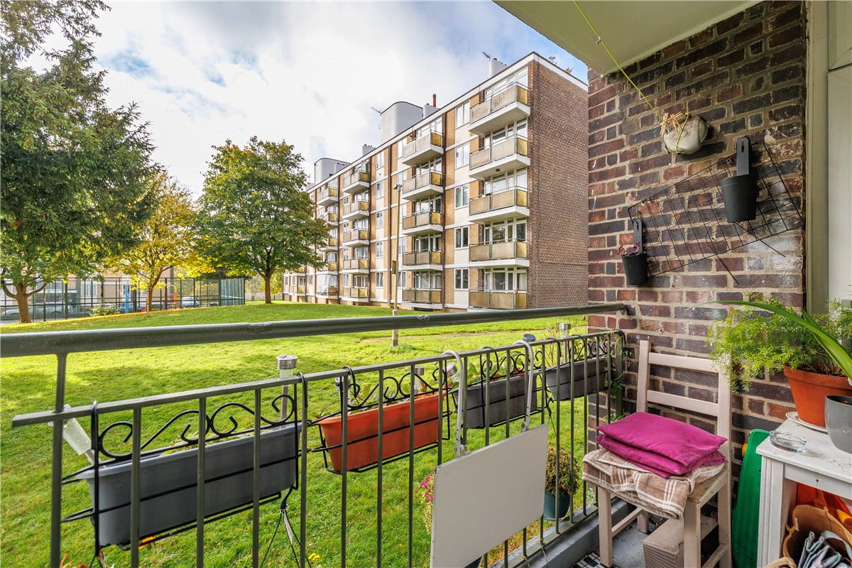 2 bedroom flat, Winterfold Close, London SW19 - Sold