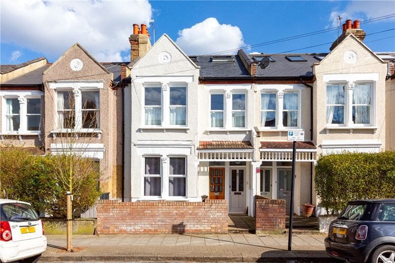 3 bedroom flat, Trentham Street, Wandsworth SW18 - Available