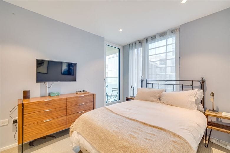 1 bedroom flat, Buckhold Road, London SW18 - Available