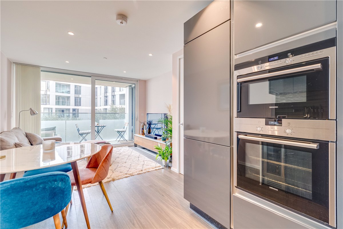 1 bedroom flat, Buckhold Road, London SW18 - Sold