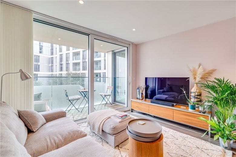 1 bedroom flat, Buckhold Road, London SW18 - Sold STC