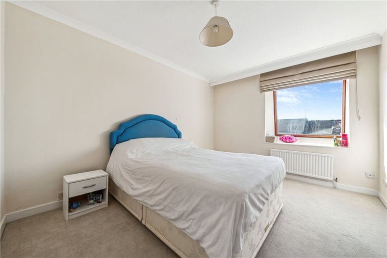 3 bedroom house, Heights Close, Hillview SW20 - Available