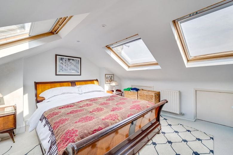 4 bedroom house, Cross Street, London SW13 - Available