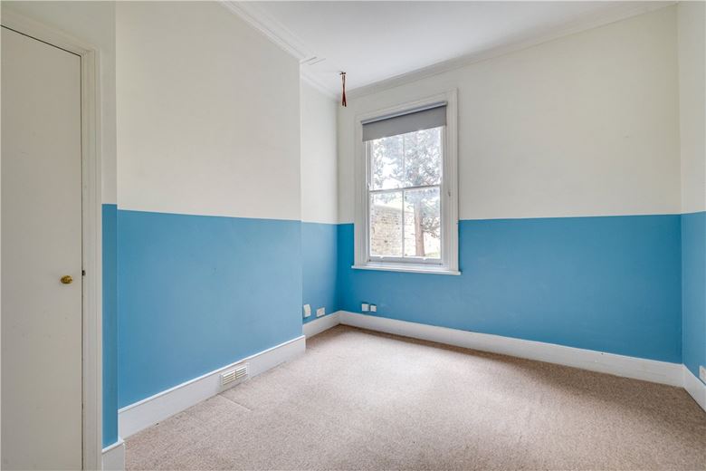 2 bedroom flat, Cromford Road, London SW18 - Available