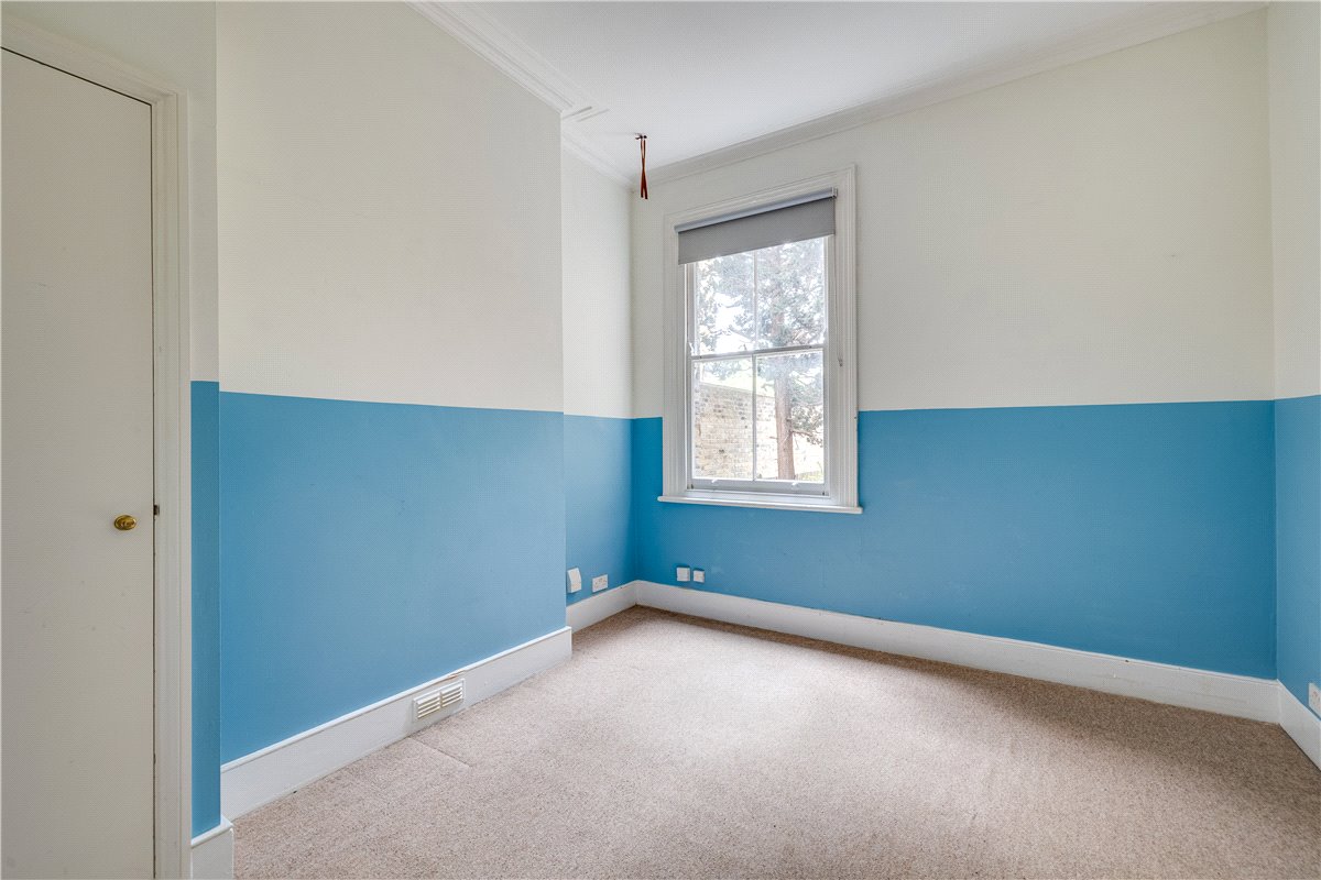 2 bedroom flat, Cromford Road, London SW18 - Available