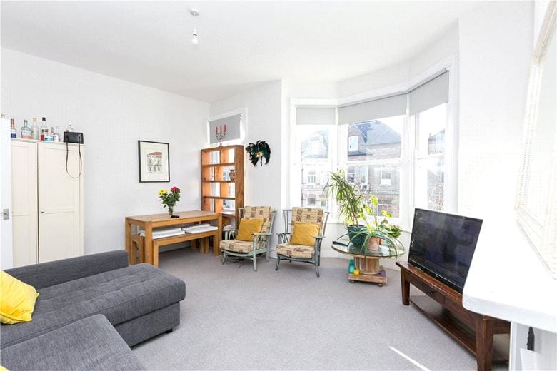 1 bedroom flat, Cromford Road, London SW18 - Available