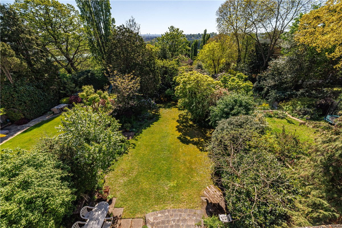 4 bedroom house, Albert Drive, London SW19 - Available