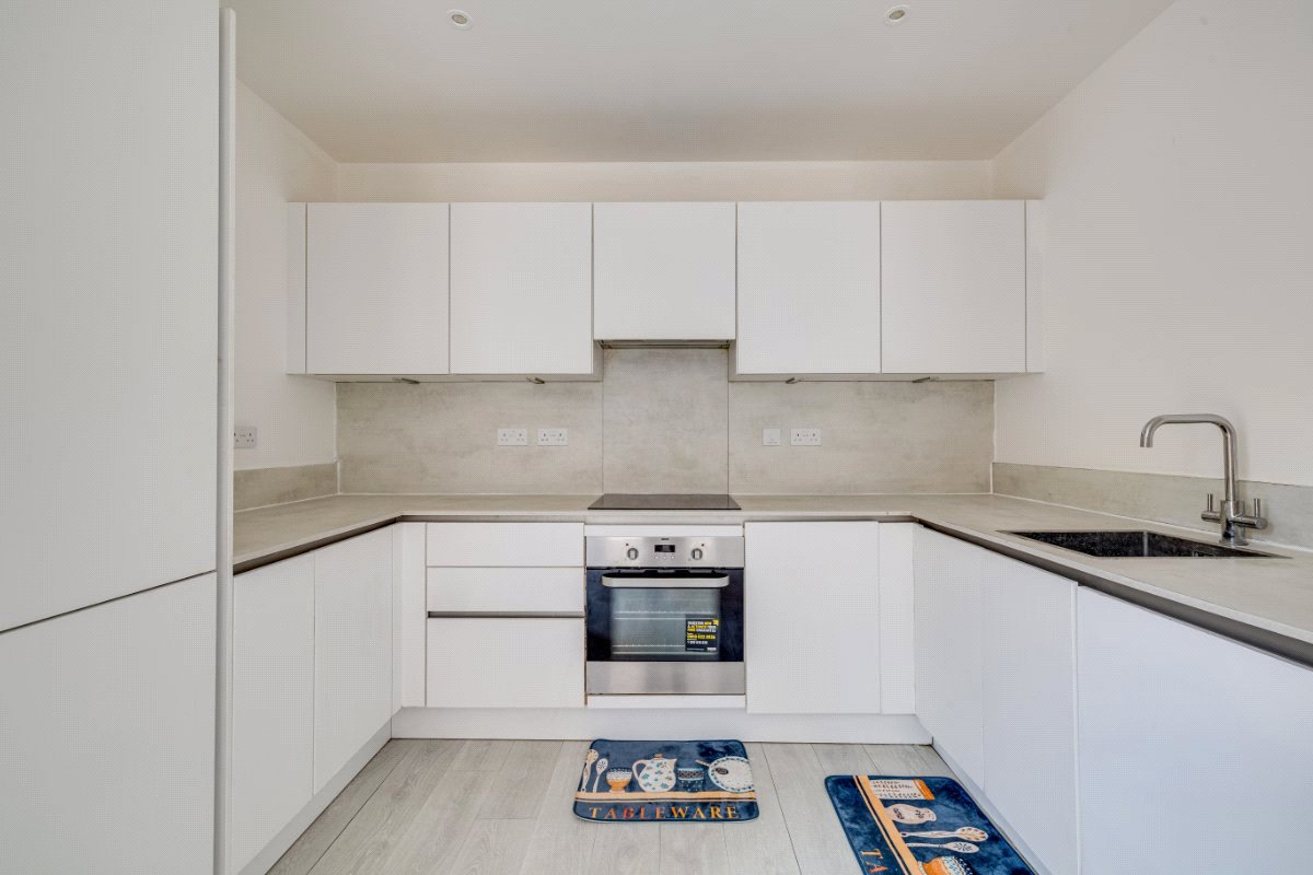 2 bedroom flat, Unity Lane, Hounslow TW3 - Available