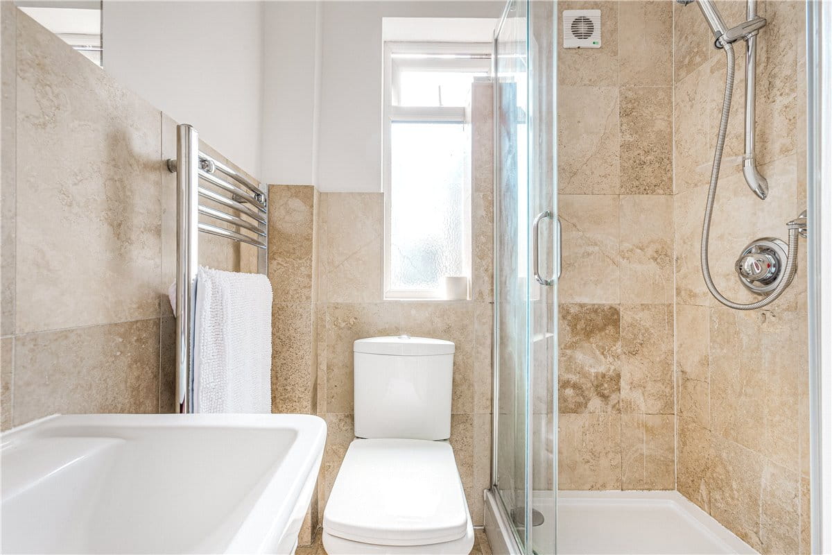 2 bedroom flat, Putney Bridge Road, London SW15 - Available