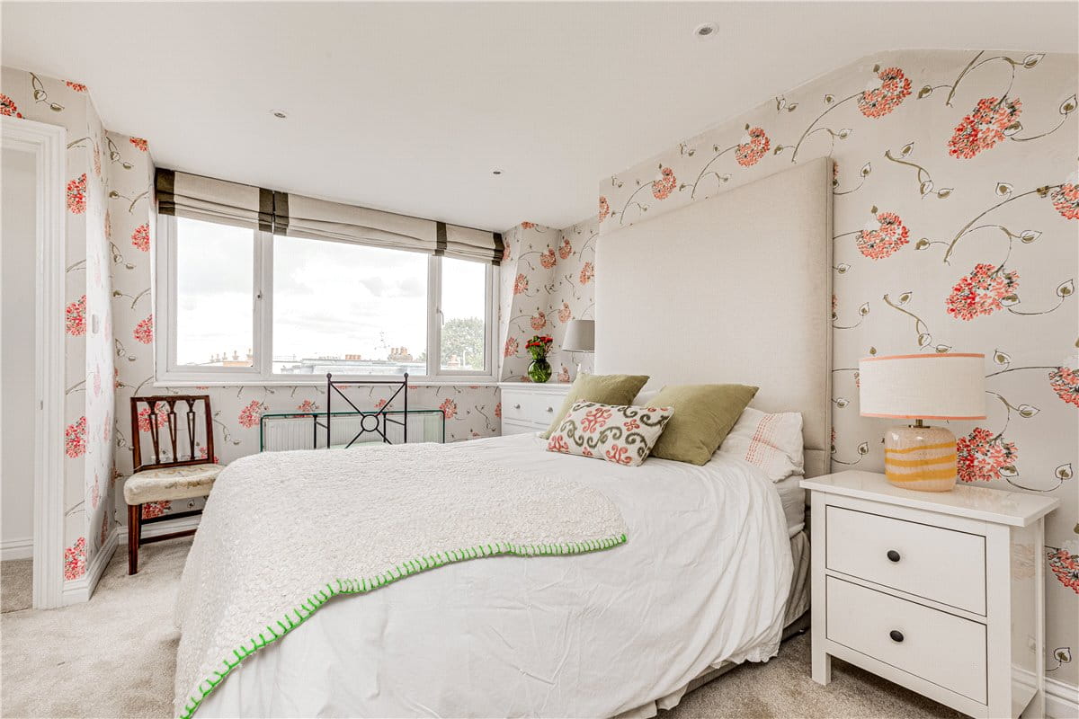 2 bedroom flat, Putney Bridge Road, London SW15 - Available