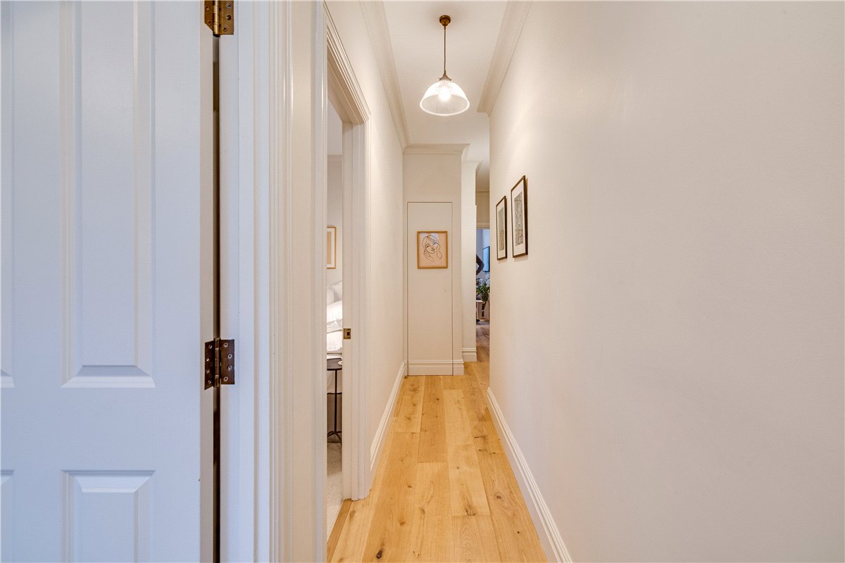 2 bedroom flat, Astonville Street, London SW18 - Available