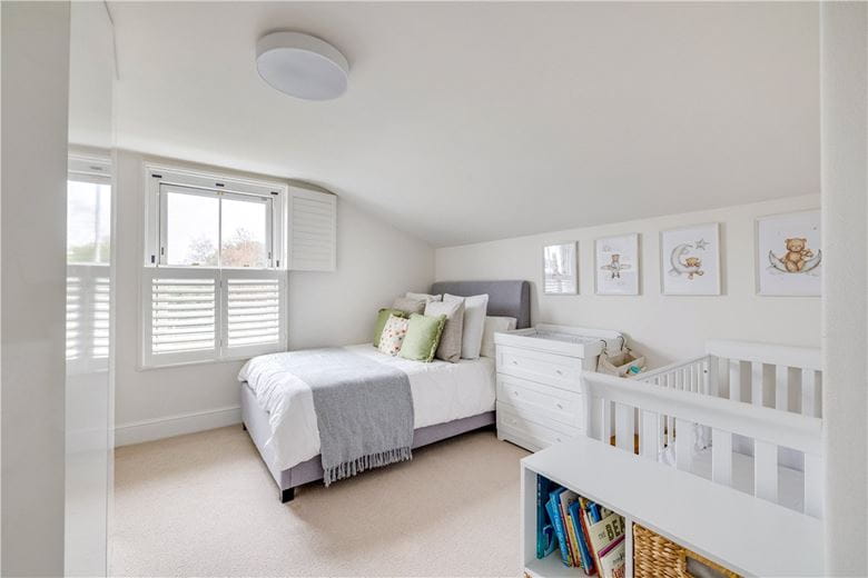 2 bedroom flat, Amerland Road, London SW18 - Available